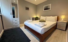 Private Holiday Home, Great Location